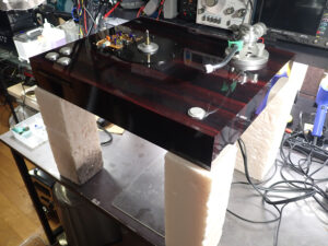 レコードプレーヤー修理の様子